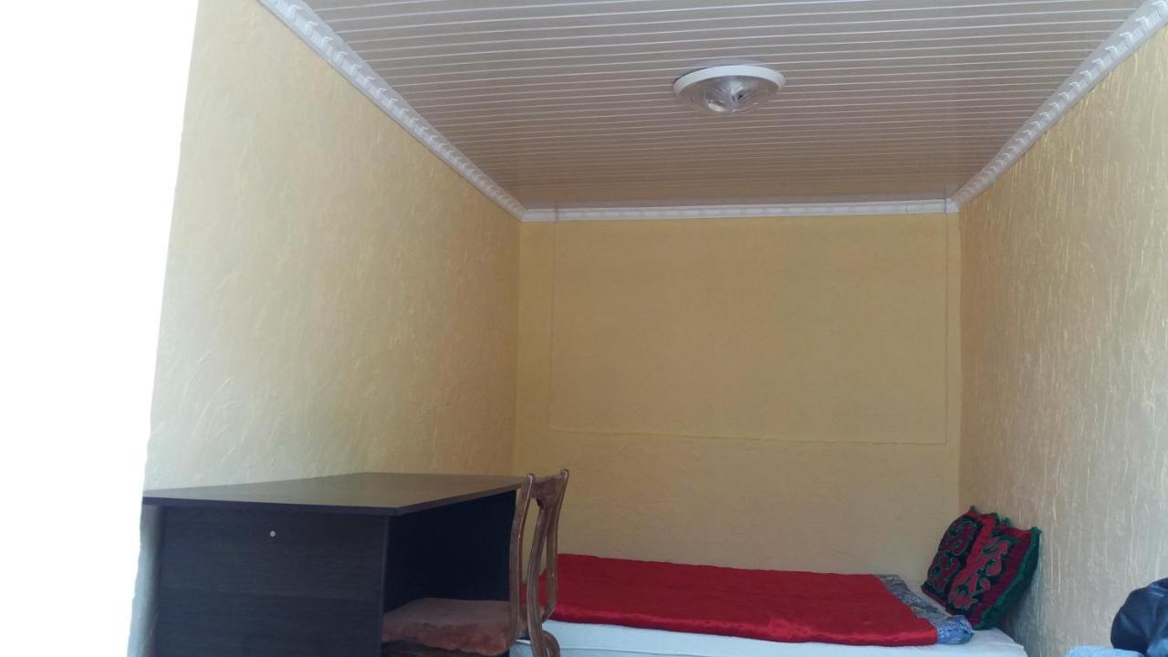Happy Hostel in Kochkor Buitenkant foto