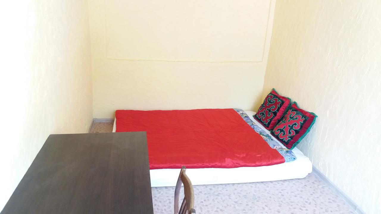 Happy Hostel in Kochkor Buitenkant foto