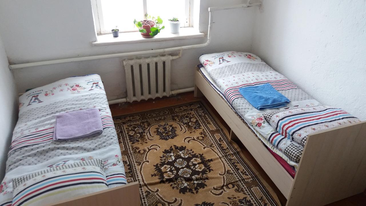 Happy Hostel in Kochkor Buitenkant foto